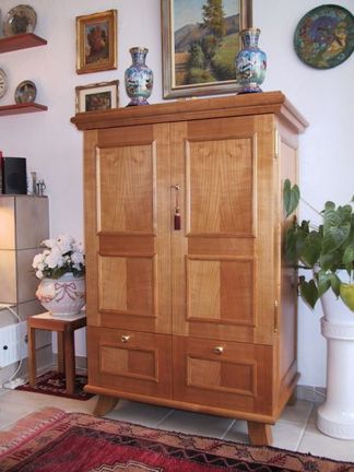 Pfister Schreinerei + Küchenbau AG - Regalmöbel - Sideboards - Möbelbau